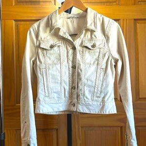 Free People Off White Jean Jacket Size Small
Sooooo cute!  Goes with everything!